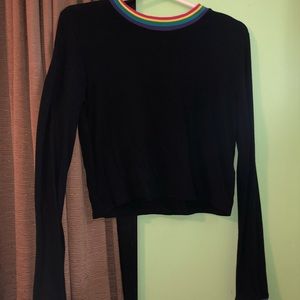 black long sleeve crop top